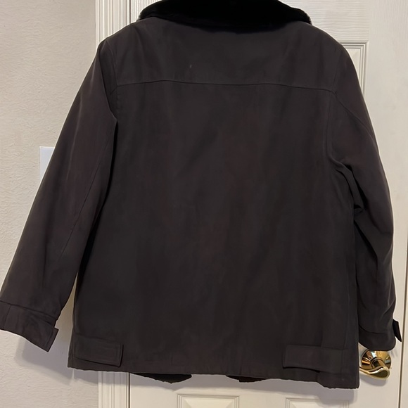 Black lined coat with faux fur collar - Picture 6 of 7